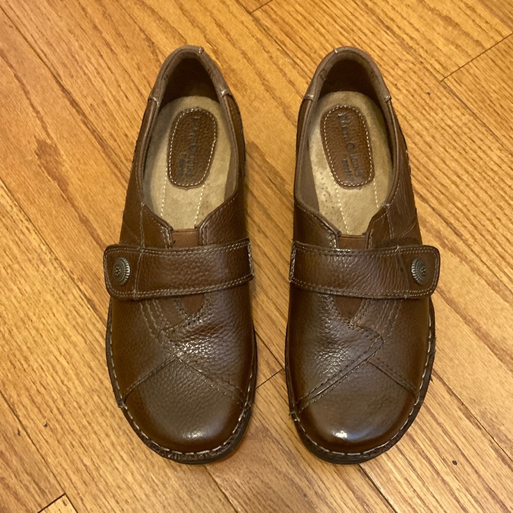 Like new Earth Origins brown slip on shoes size 9W